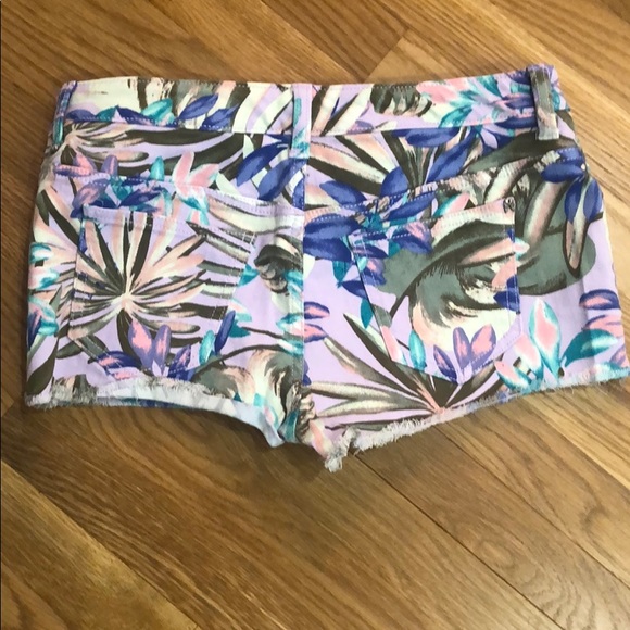 Cutoff Patterned Jean Shorts - Picture 3 of 5